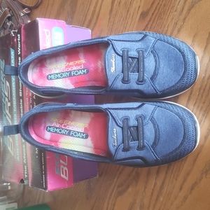 Womens Skechers Burst with air cooled memory foam.
